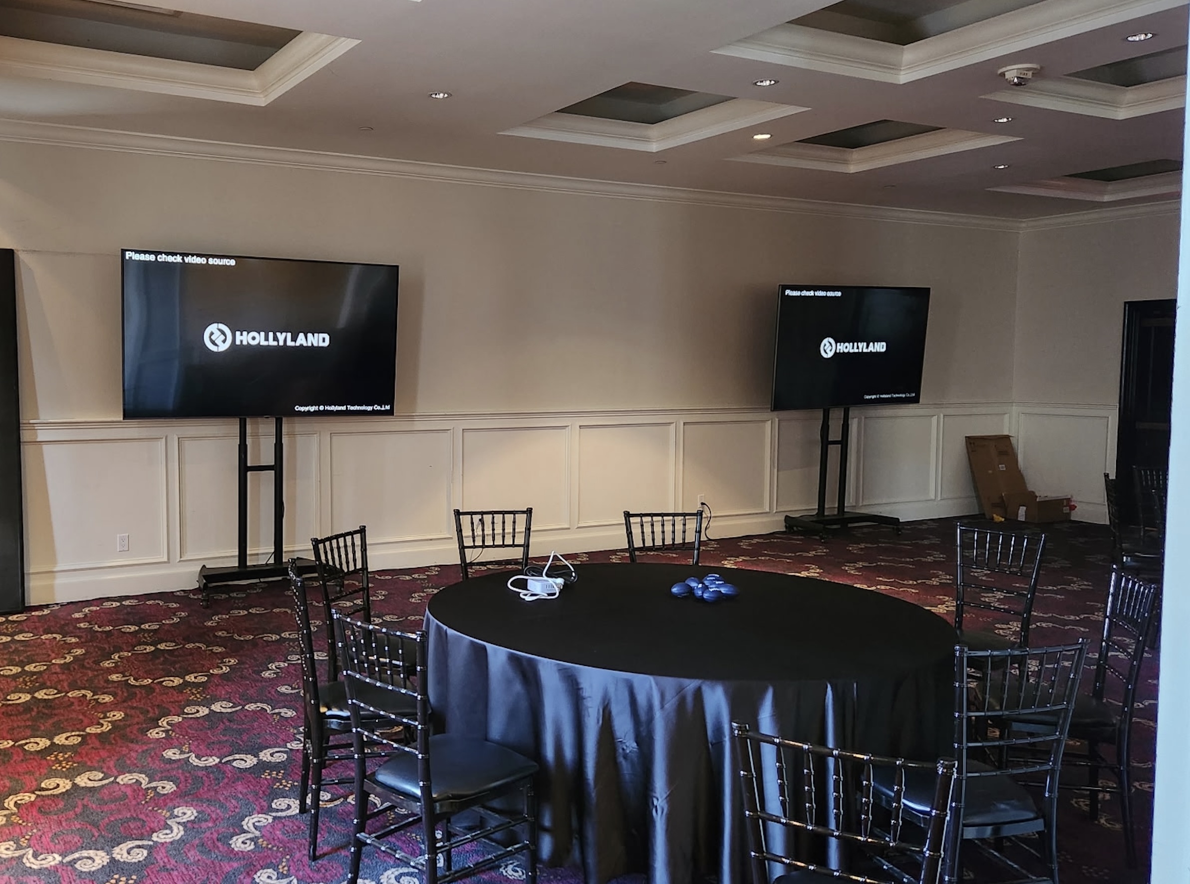 Mayo Hotel AV Setup - Dual Screen Presentation
